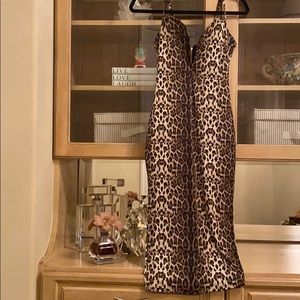 Midi dress in tan / black leopard
